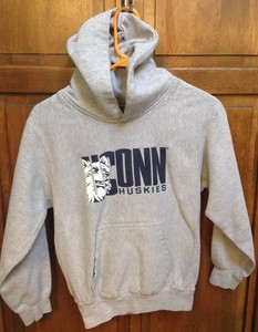 uconn pullover