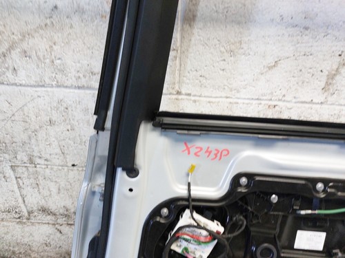MERCEDES BENZ C CLASS W205 SALOON COMPLETE DOOR REAR RIGHT SIDE SILVER 775 2018 - Picture 24 of 24