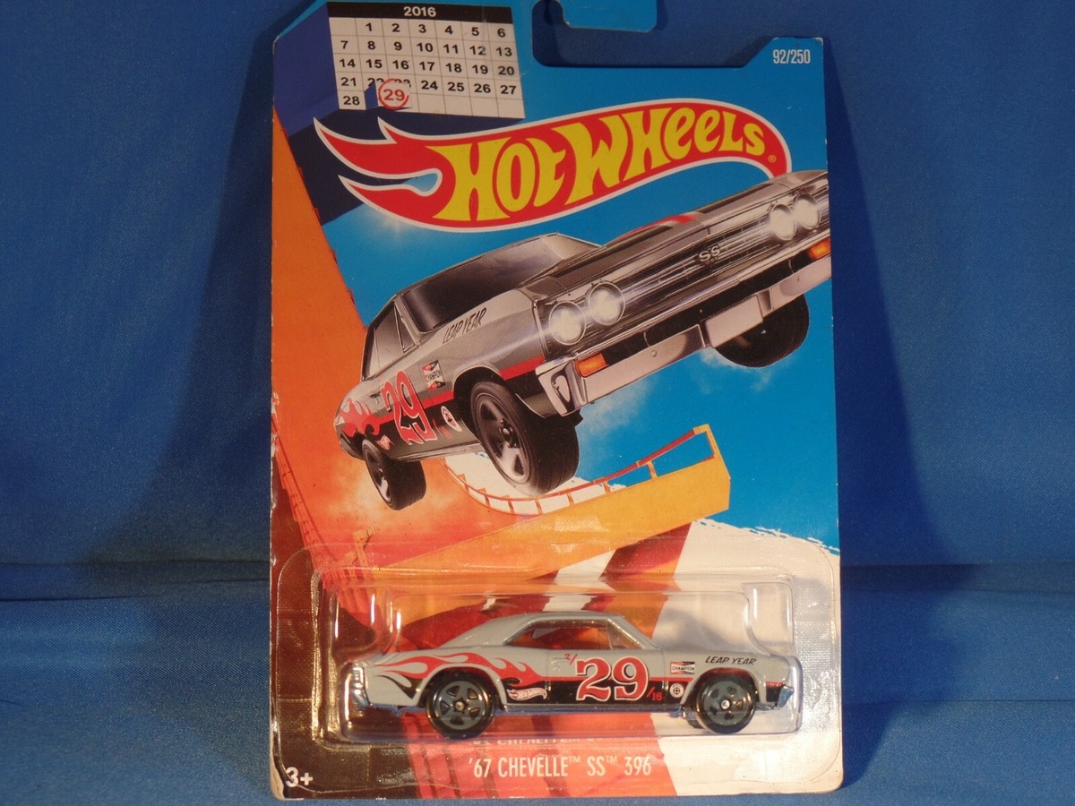 ミニカー Hot Wheels '67 Chevelle SS 396 Amazon.com: Hot Wheels '67 Chevelle SS 396, Muscle Mania 7