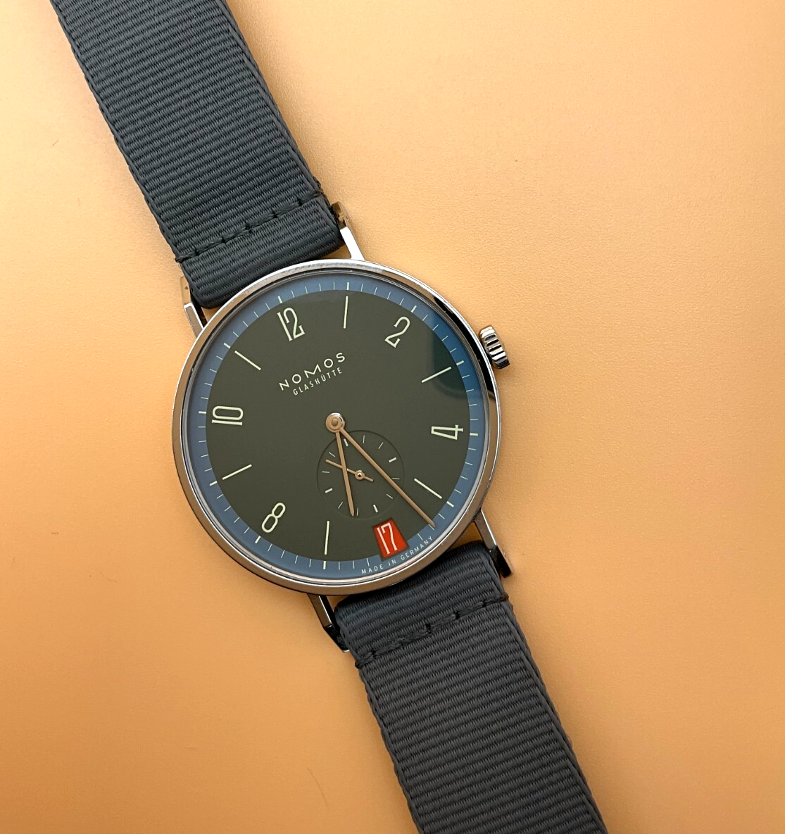 NOMOS Glashütte Tangente 38 Date Lakritze Men's Watch in Green, 