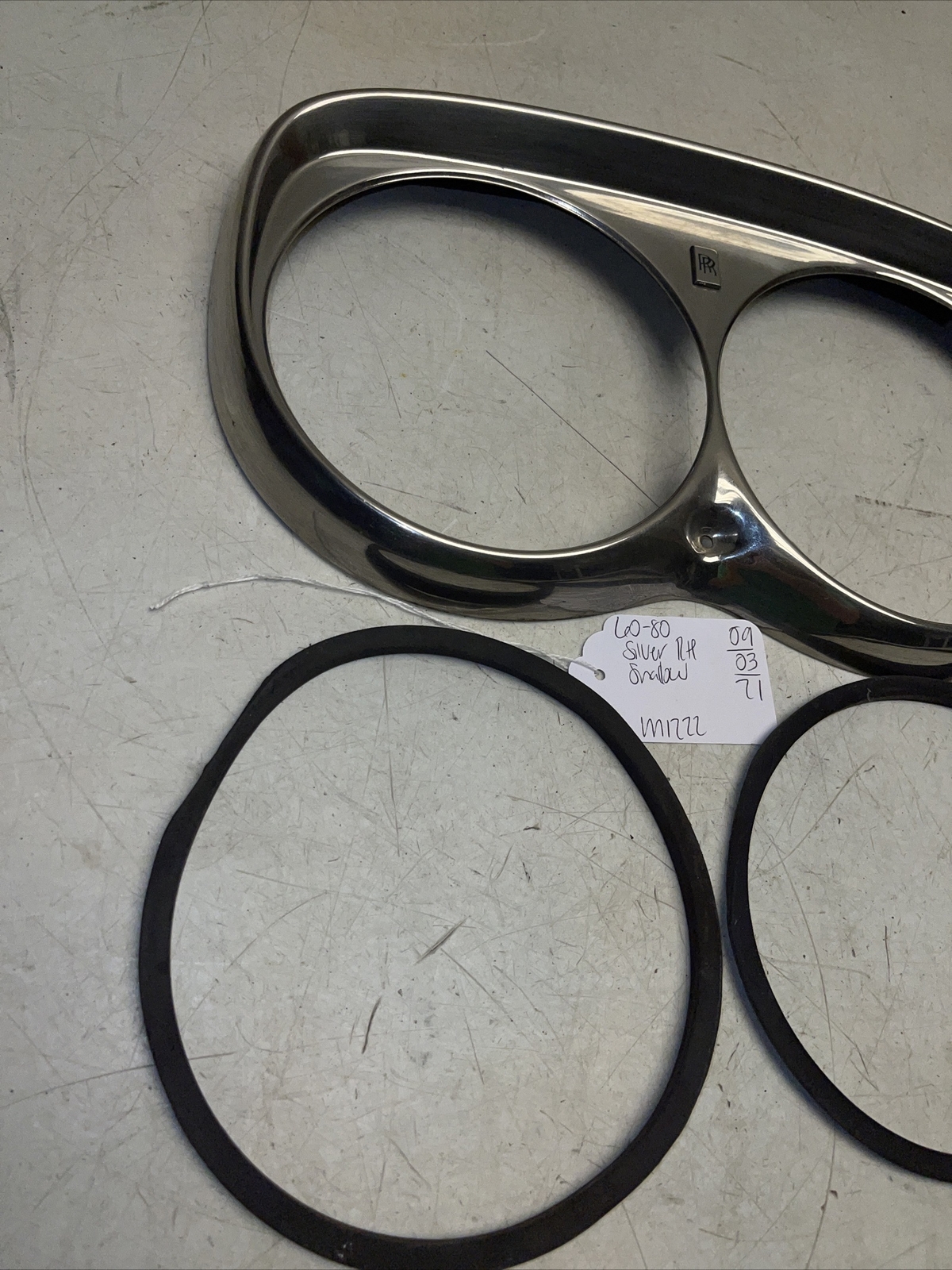 60 - 80 ROLLS ROYCE SILVER SHADOW RIGHT HEADLIGHT CHROME TRIM RING DOOR M1222