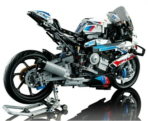 What's It Like To Build A LEGO Technic BMW M 1000 RR Model?