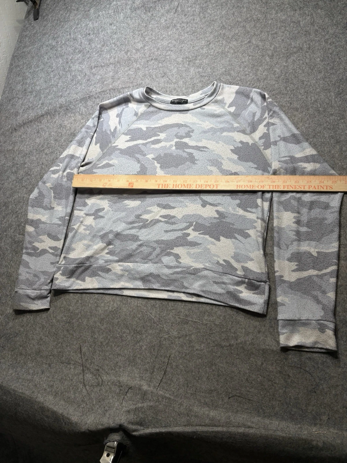 beyond-yoga stretch long sleeve camo sweater