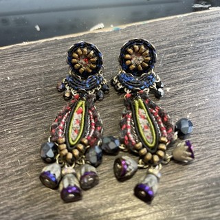 PENDIENTES MARCA DIFÍCIL DE LEER (¿BARRA AYALA?)