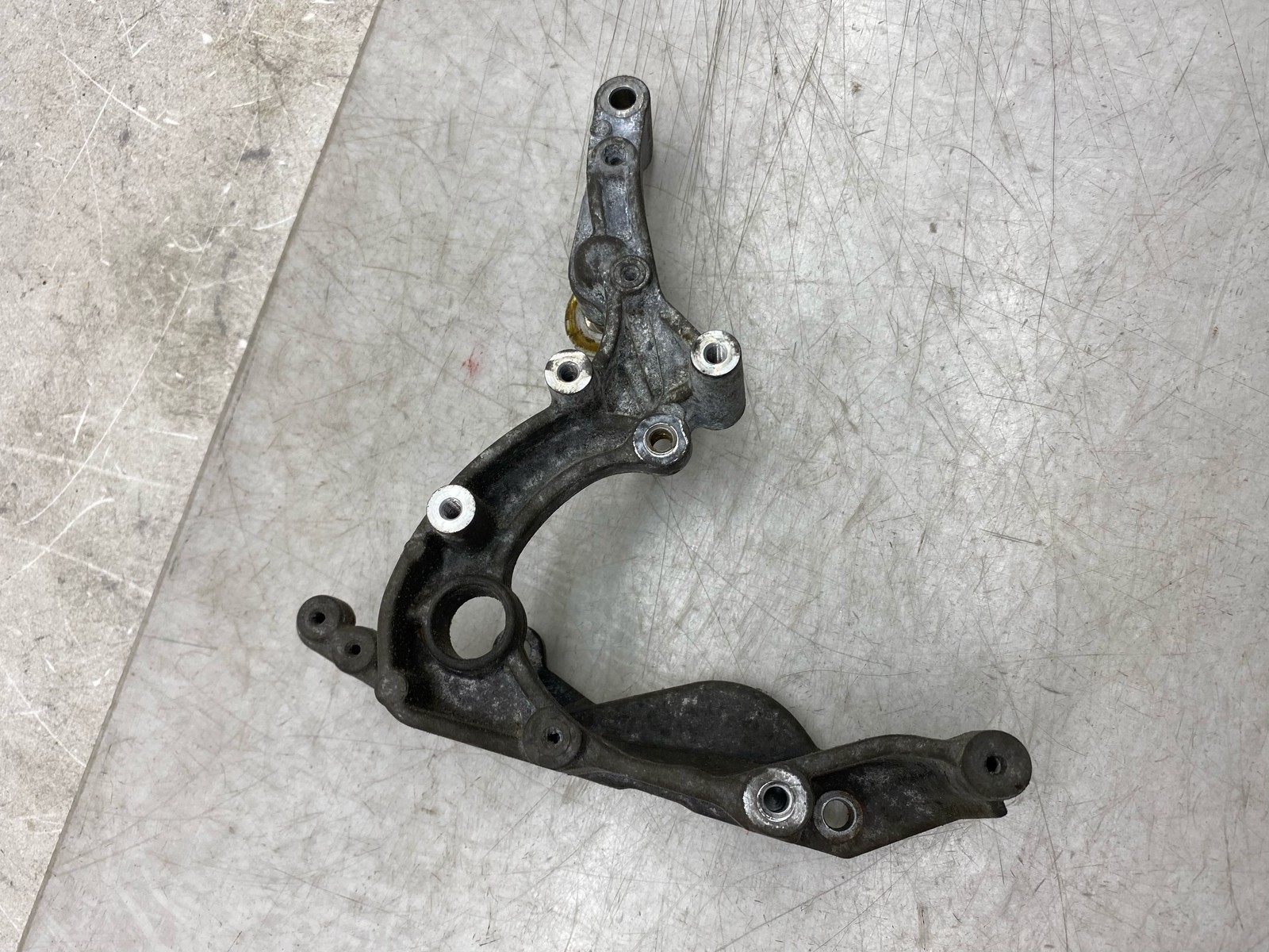 2020-2025 ASTON MARTIN DBX 4.0L BELT TENSIONER & ALTERNATOR BRACKET 1772240700
