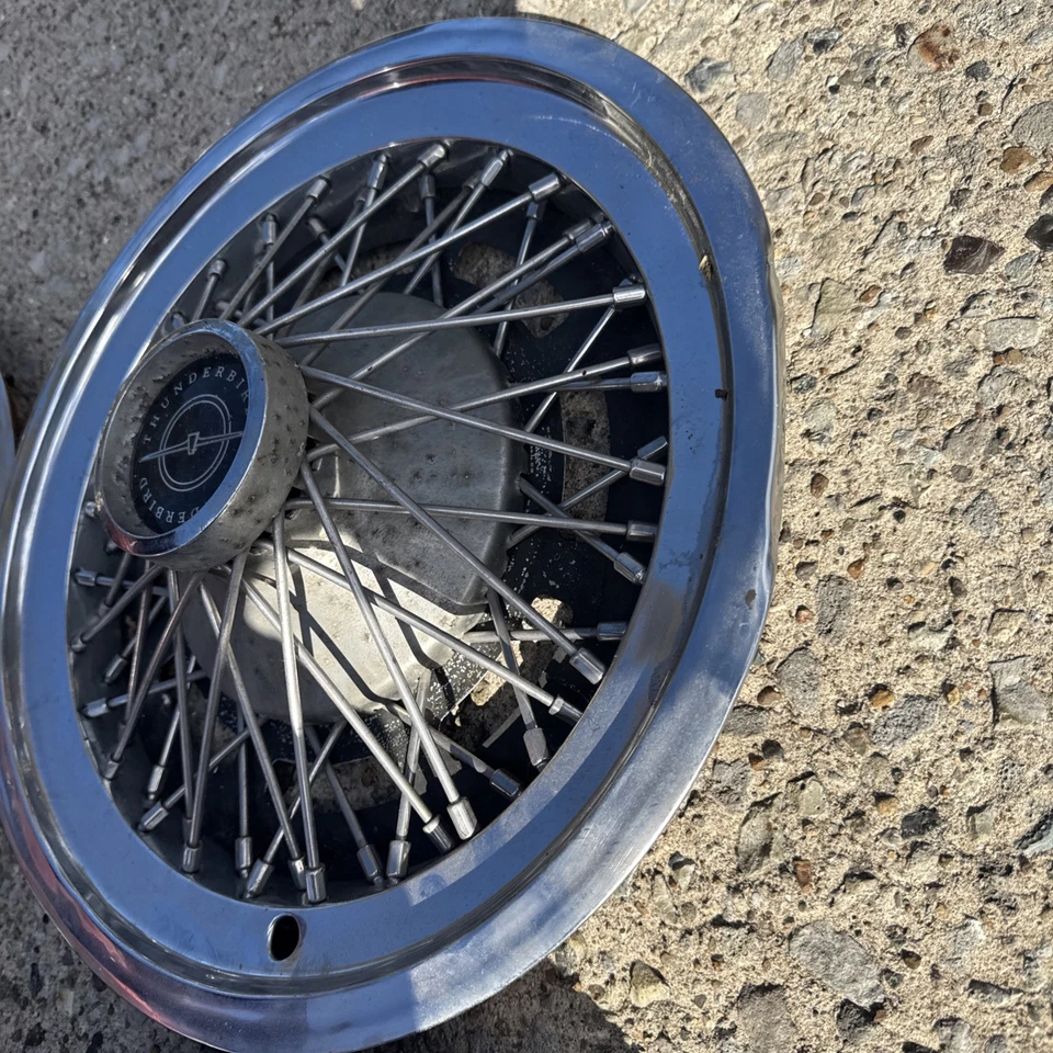 Комплект (4) колпаков колес со спицами 15 дюймов для Ford Thunderbird 1974 - 1979 годов выпуска - Изображение 4 из 4