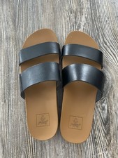 Womens Sandals Black With Two Straps Size 8 In Great Conditon