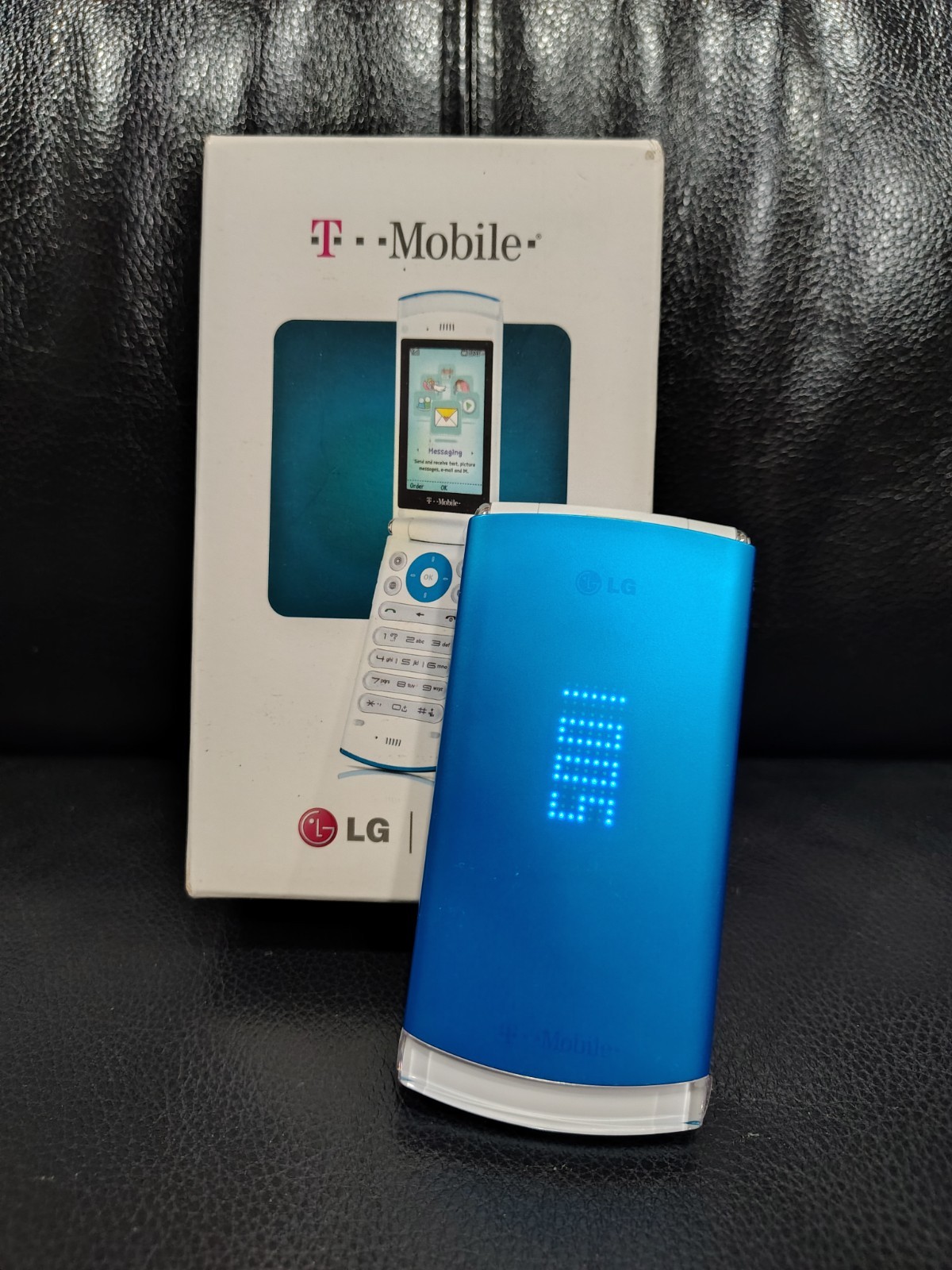 LG DLite T-Mobile Blue Open Box Collector Cell Phone Flip Ph