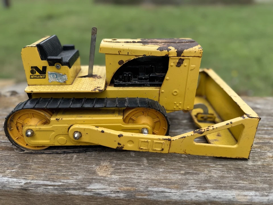 Bulldozer Big Caterpillar de colección de nylint en juguete de acero prensado amarillo años 60 Foto 4 de 4