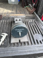 Palmgren #300 Pneumatic Vise, 8" Auxiliary Jaws w/Plate Mount