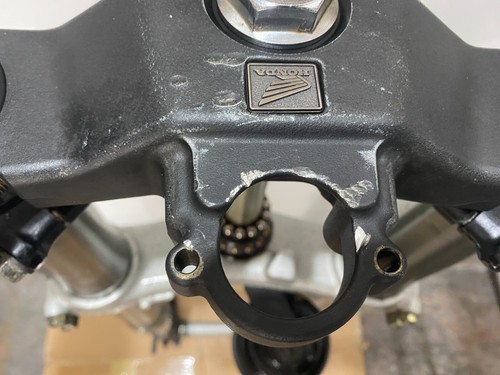 HONDA CBR 929 Front End Forks, Top & Bottom Yokes, Wheel spindle, Clip ons (2) - Picture 22 of 24