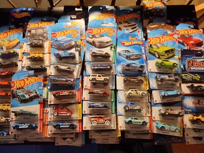 Lots of Hot Wheels & Matchbox