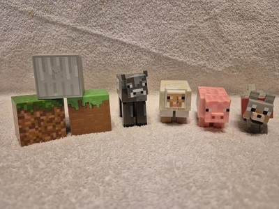 4-Minecraft Animal Figures Pig, Sheep, Cow, Wolf  Plus 3 Blocks JAZWARES 2.5+
