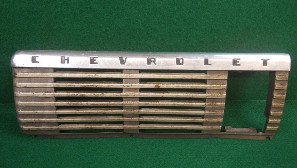1947-1953 Chevrolet Truck Dash Grille w/Trim - Image 2 of 4