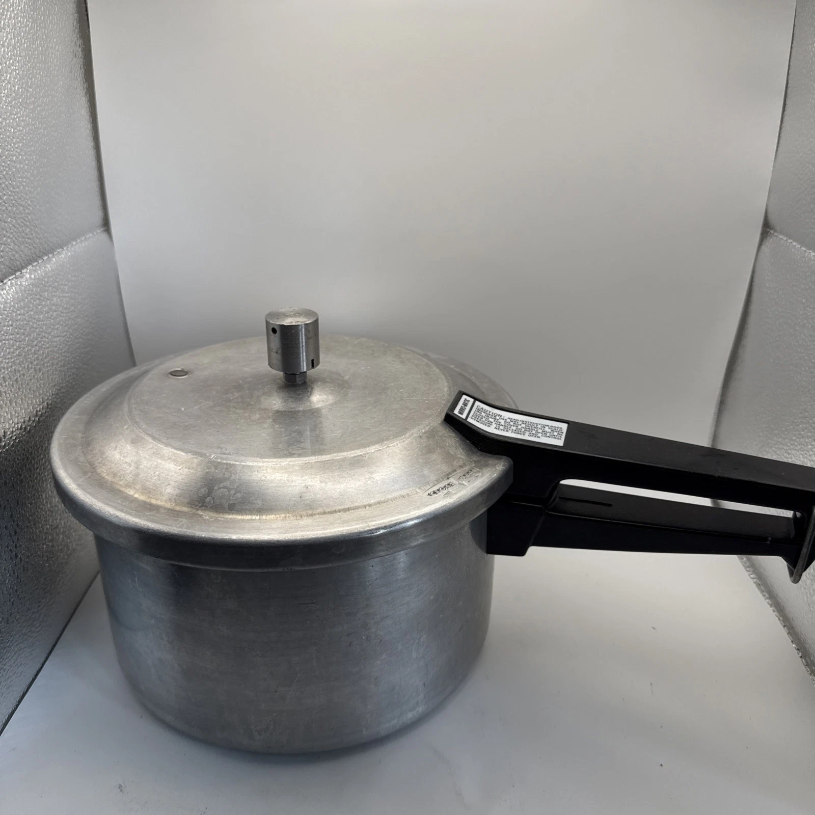Vintage Mirro Matic Aluminum Pressure Cooker 4 Qt M-0404 w/ Weight Jiggler. Read