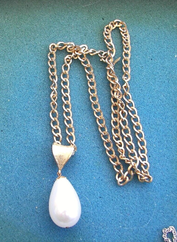 "POMPEII" Large Pearl Drop with Gold Tone Chain -… - image 1