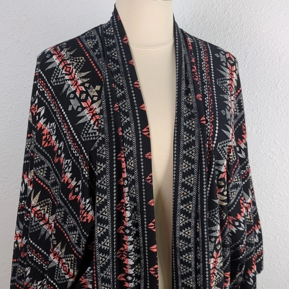 Suéter Cárdigan French Laundry Frente Abierto 3X Negro Azteca Flecos Dobladillo Foto 3 de 4
