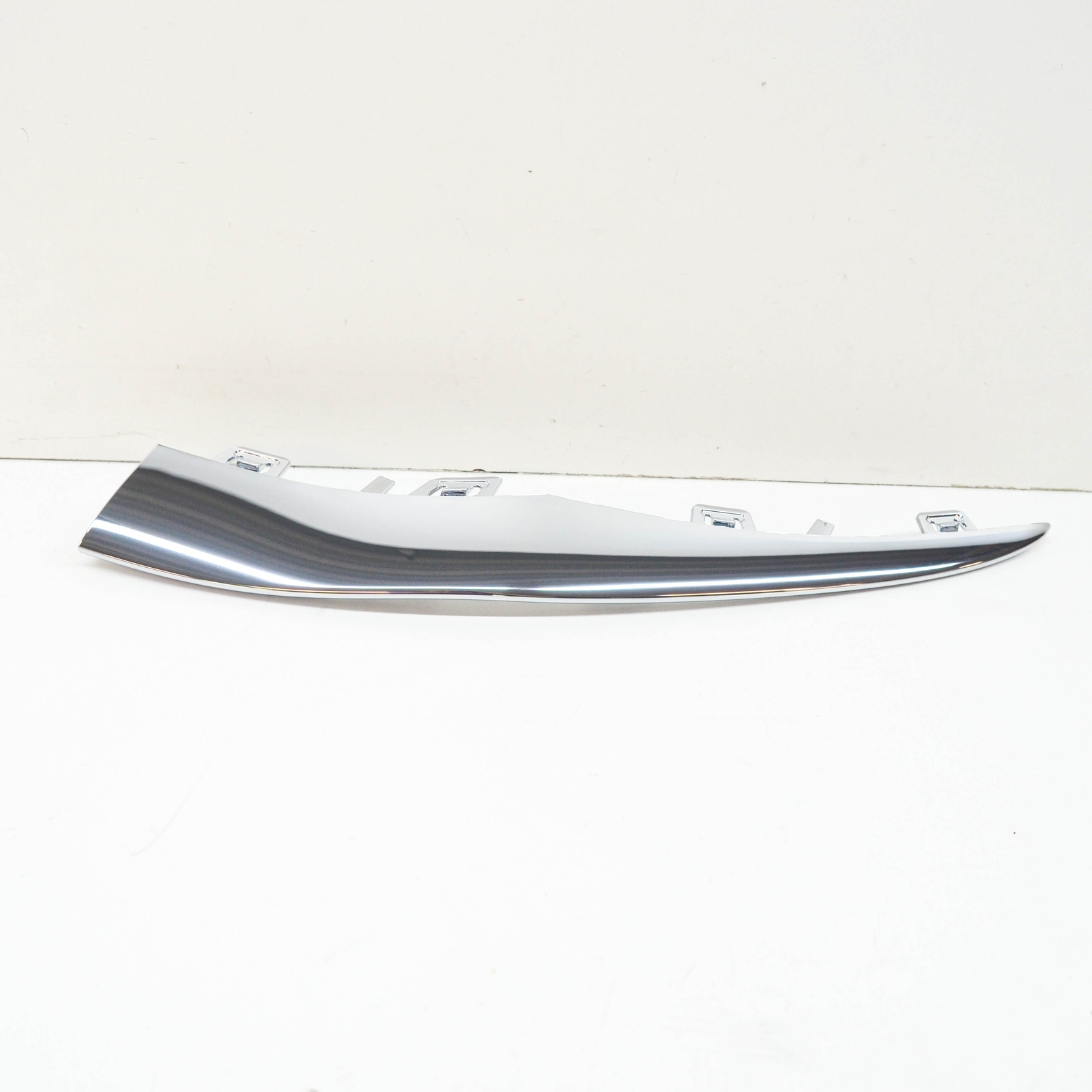 MERCEDES-BENZ C W205 AMG Frontstoßstange rechte Seitenleiste A2058858702