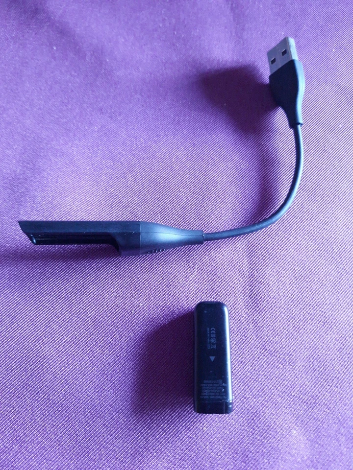 Cable de carga Fitbit Flex F13401Tracker y USB Foto 3 de 4