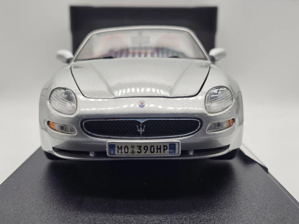 Maserati Spyder Argento 1:18 Maisto Special Edit. In Box - Immagine 3 di 4