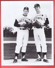 1967   HOUSTON  ASTROS   8 X 10        LARRY  DIERKER,   ROBIN ROBERTS  HOF