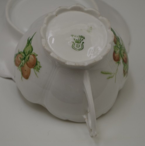 RUDOLSTADT PORCELAIN BYER BLOCK TEACUP AND SAUCER QUATREFOIL HAZELNUT ANTIQUE - Picture 6 of 7