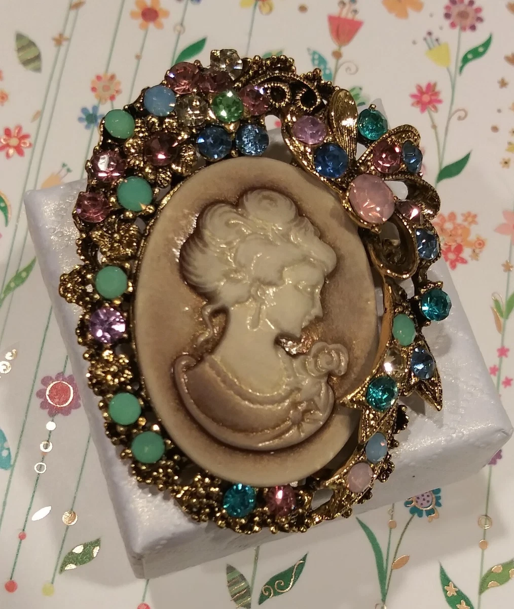 Victorian brooches shop and pins