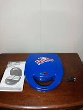 novelty baking- Twinkie maker - nostalgia - classic twinkie blue - makes 6