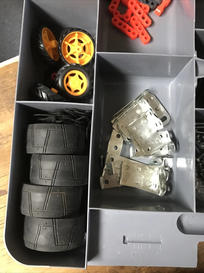 Juego de Montador Meccano Edición Especial Grúa con Motor en Estuche de Transporte con Asa Foto 4 de 4