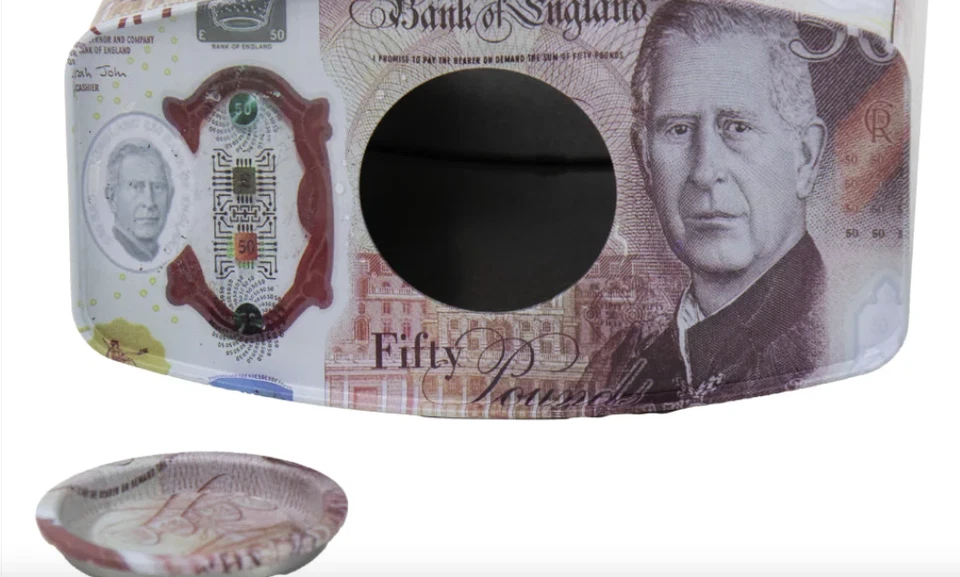 King Charles Tin Box Padlock Shape with Handle Pound Note Coin Money 16.5 x 9.5 - Image 4 of 4