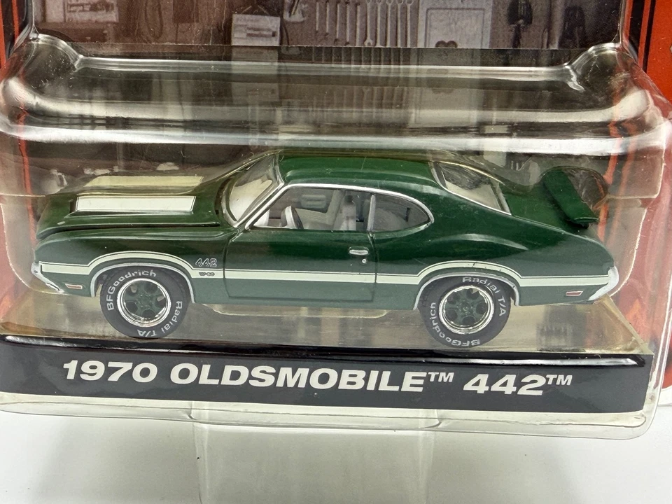 Greenlight Muscle Car Garage 1970 Oldsmobile 442, Green, 1:64, NIB - Image 2 of 4