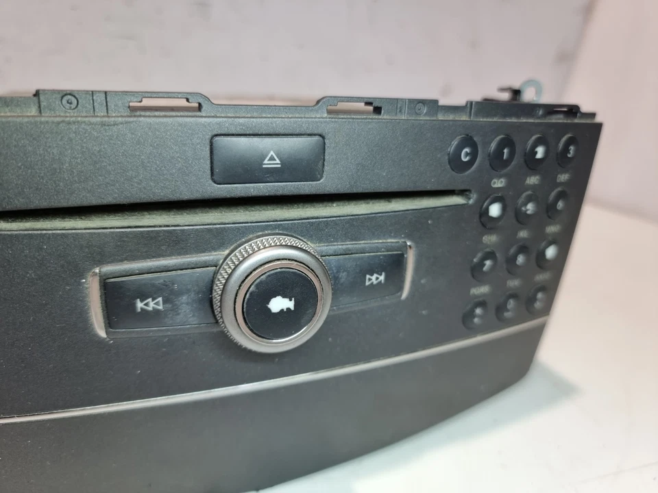 Mercedes C-Class Radio Stereo CD Player Head 2009 W204 Pre-Facelift A2049068901 - Image 4 of 4