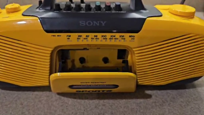 SONY SPORTS ラジカセ イエロー Vtg Sony Sports Boombox Water Resistant Model CFS-902 Looks New