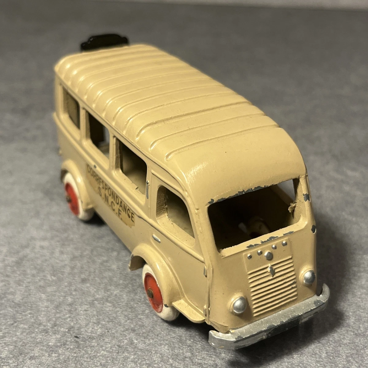 ミニカー CIJ 3/61 RENAULT 1000 KG AMBULANCE CIJ Renault 1000 Kgs