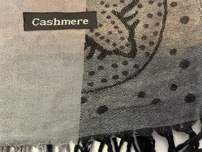 CASHMERE Scarf  Wrap Gray White Black Paisley Fringe Reversible Size 27'' x 68''