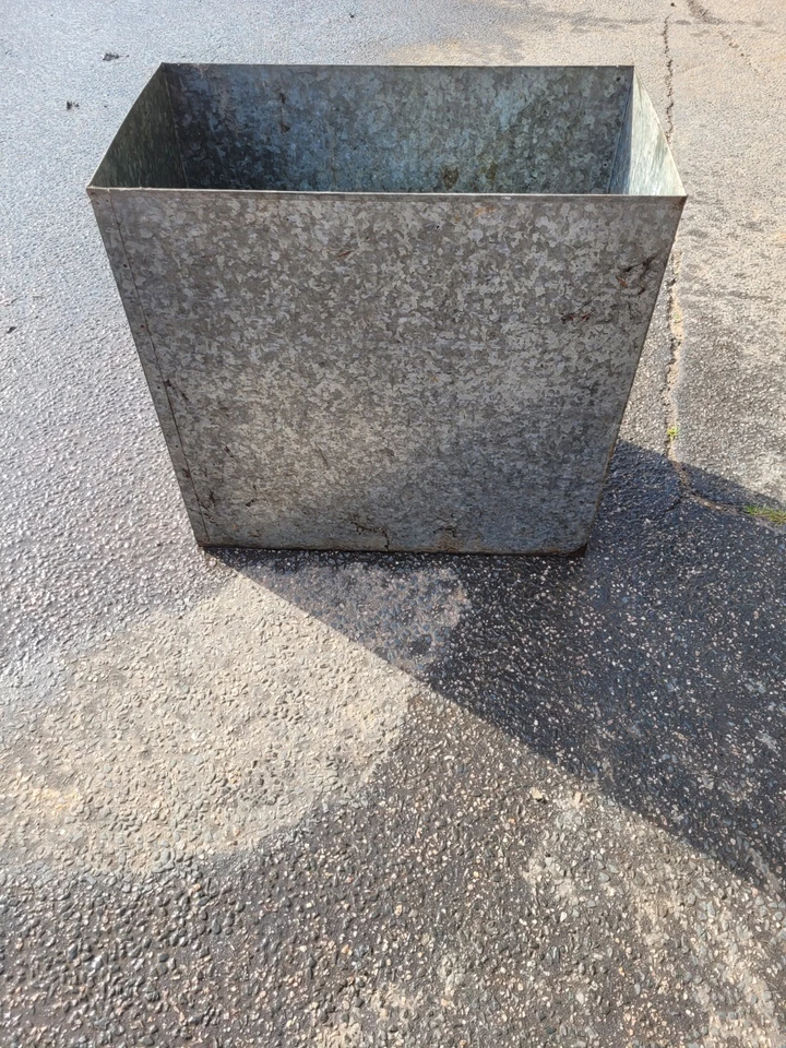 vintage reclaimed  XL Galvanised  Metal Trough Planter Garden Pond Ornament  - Image 3 of 4