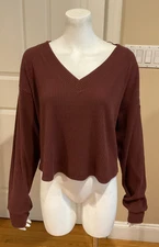 Alo Muse Ribbed Cropped Pullover in Cherry Cola Sz L