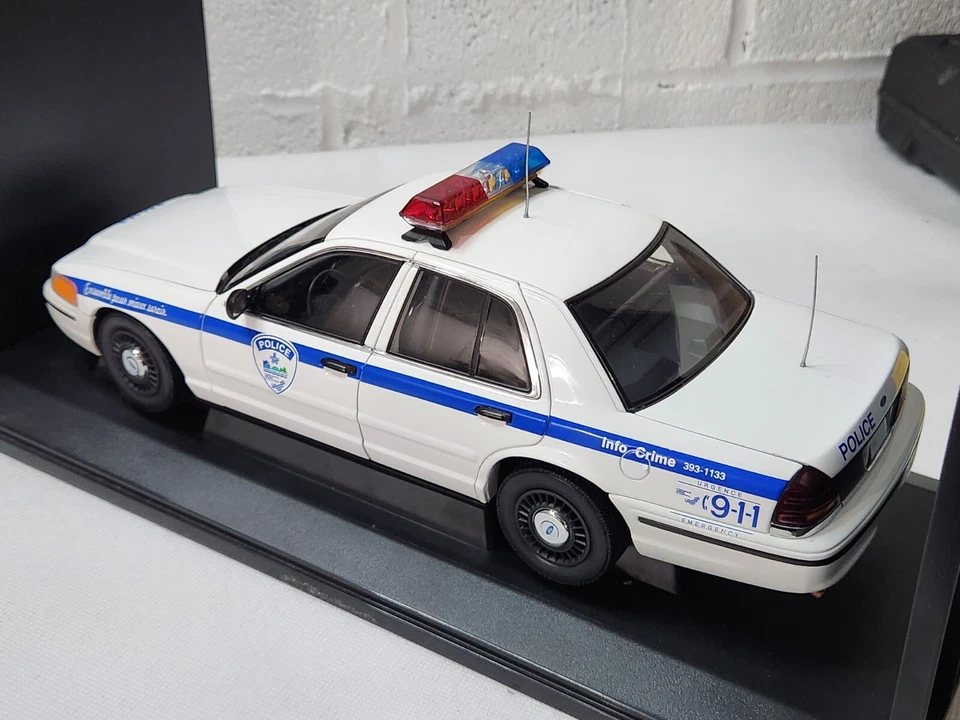 1/18 Autoart Ford Crown Victoria 72705 Québec, Canada Montreal POLICE VERSION - Image 4 of 4