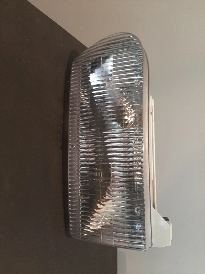 Nuevo Ford Explorer 1995-01, faro de montañero (ojo de águila) pasajero con bombilla Foto 2 de 4