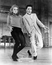 ELVIS PRESLEY & ANN-MARGRET IN "VIVA LAS VEGAS" - 8X10 PUBLICITY PHOTO (AB-950)