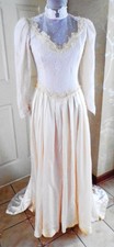 Vintage 70s White Lace Floral Applique Wedding Dress with Train B36