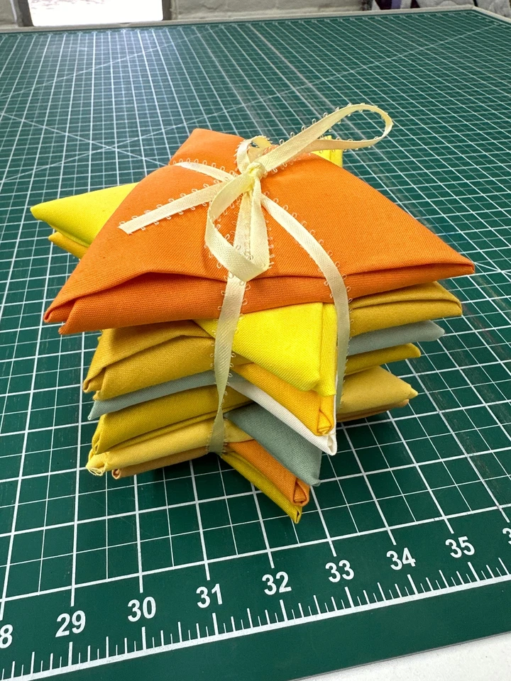 Paquete de 12 cuartos de grasa de algodón confeti Foto 3 de 4