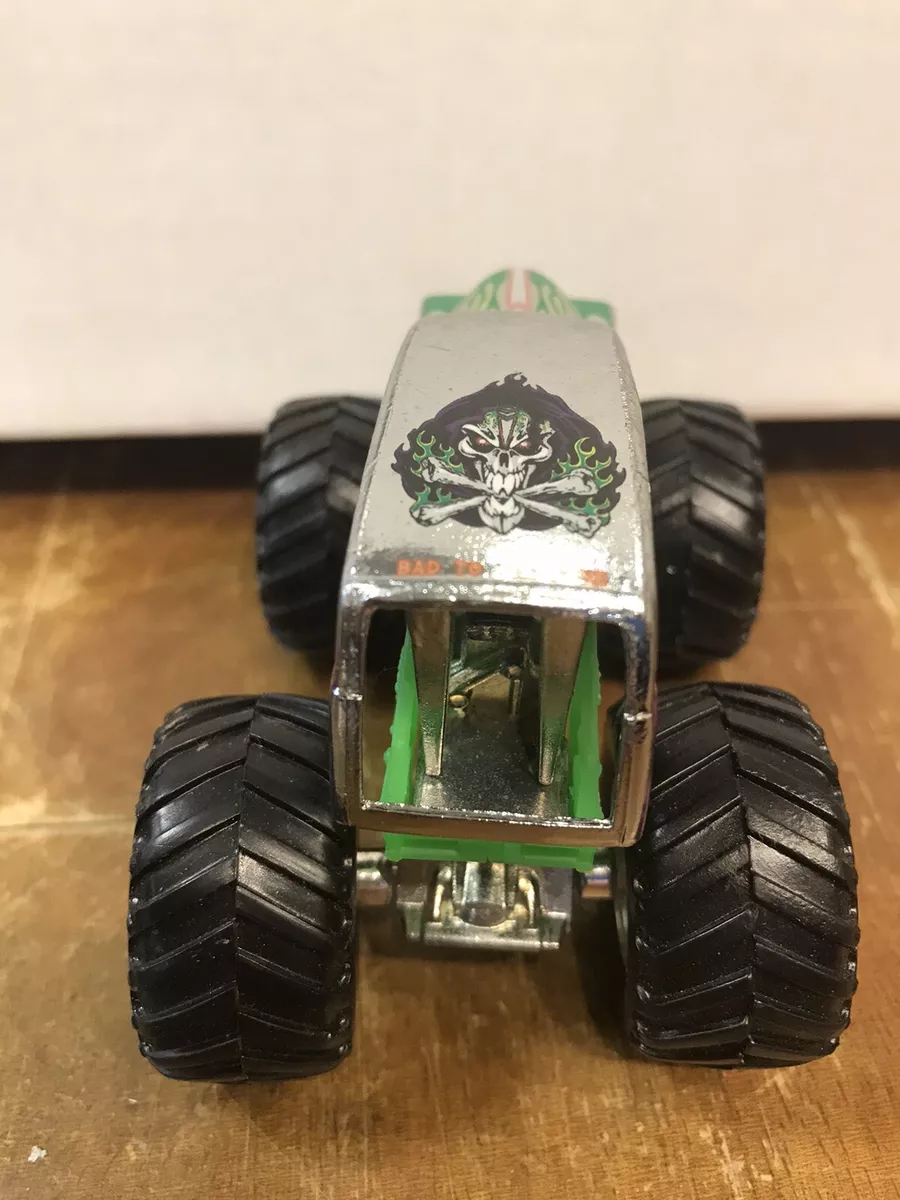 HOT WHEELS MONSTER JAM GRAVE DIGGER CHROME 1:64 SCALE TRUCK FREE SHIPPING!