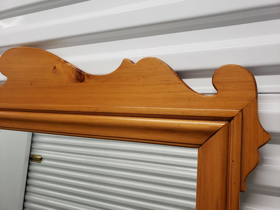 Espejo con cresta Ethan Allen Country Craftsman, #19-5310 #657 acabado dorado claro Foto 3 de 4