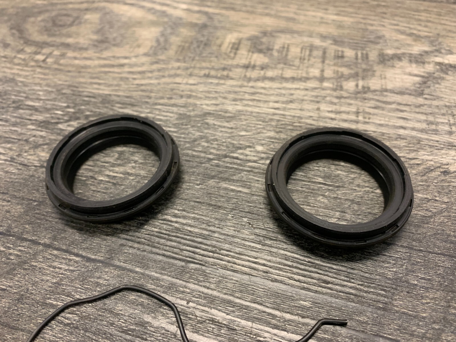 Kawasaki EX650 650 Ninja Z650 Vulcan S OEM Front Fork Outer Tube Seals Snap Ring eBay