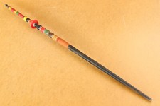Antiguo hilo giratorio de madera primitivo antiguo pintado a principios del siglo XX.