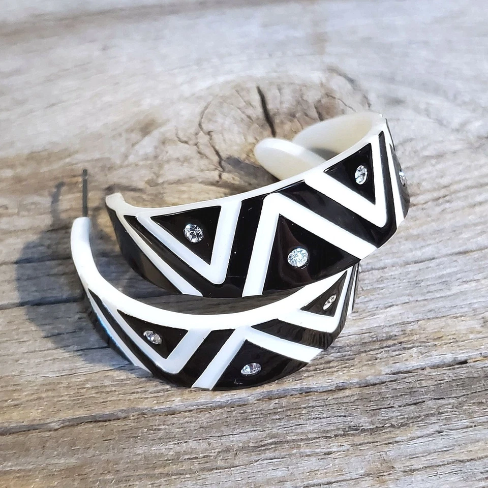 Vintage Y2K White Black Lucite Austrian Crystal Zig Zag Triangle Hoop Earrings - Image 4 of 4