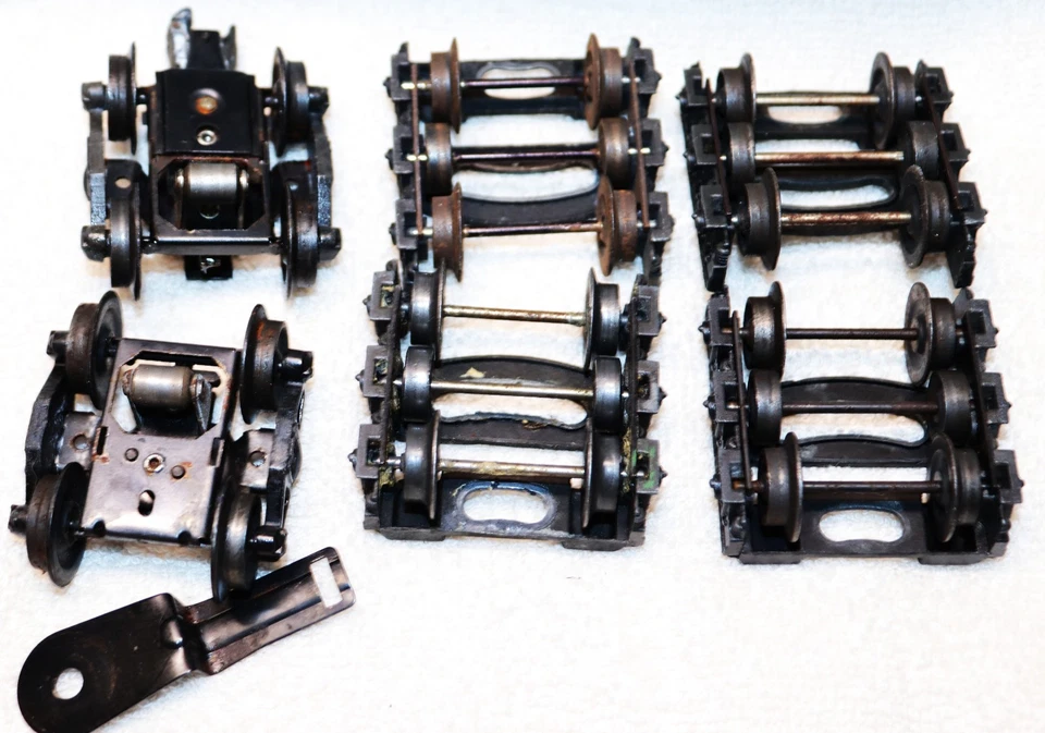 Lot of (6) Lionel Postwar Metal Trucks O Gauge Good Condition - Image 2 of 2