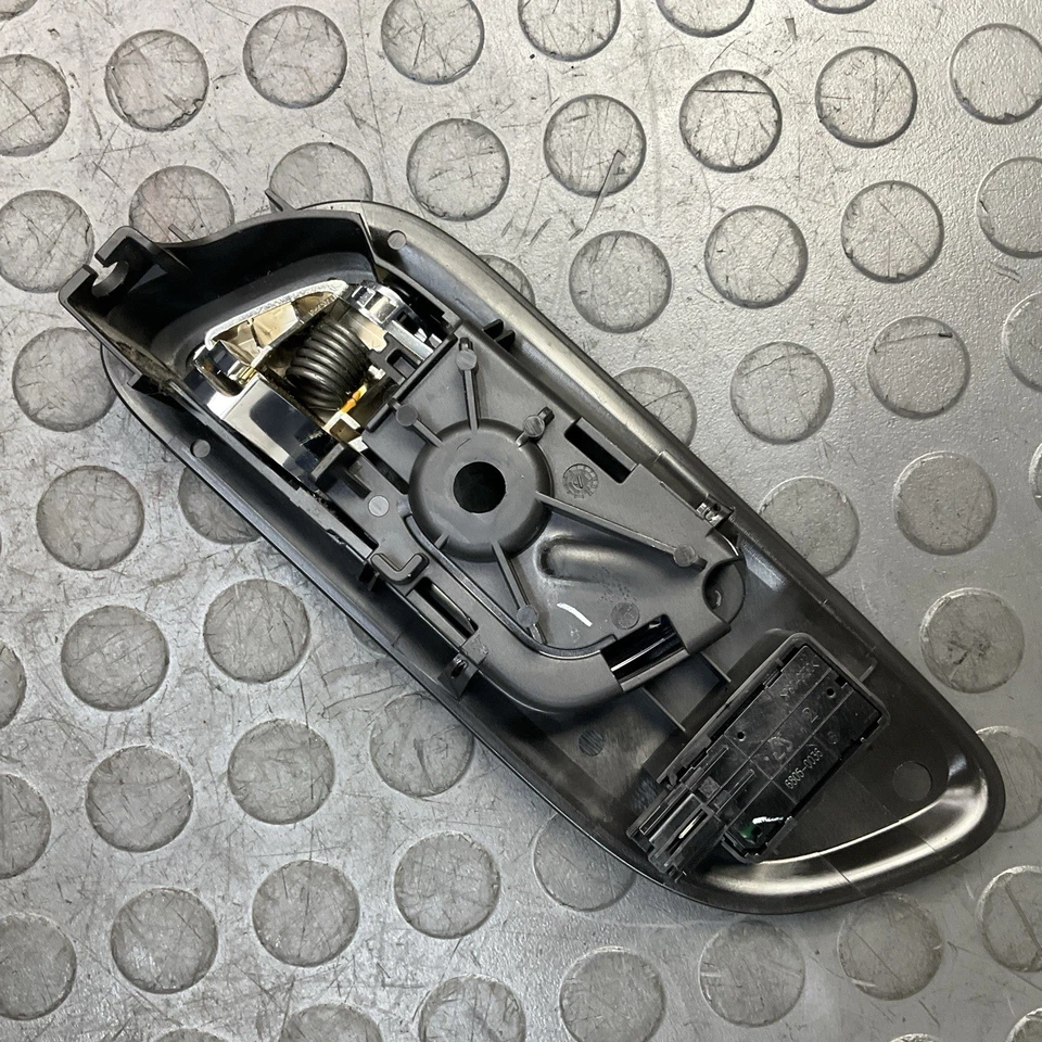 Оригинальная ручка для внутренней двери со стороны переднего правого пассажира для Ford Taurus 2010-2012 годов выпуска - Изображение 2 из 4