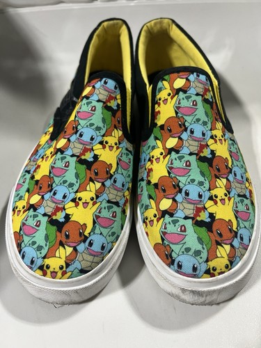 Zapatillas sin cordones Pokémon Ground Up de lona unisex juveniles 6 Pikachu Squirtl - Imagen 2 de 7